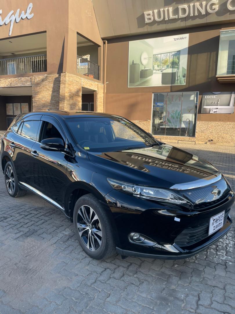 2016 TOYOTA HARRIER Black